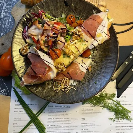 Le Bistro