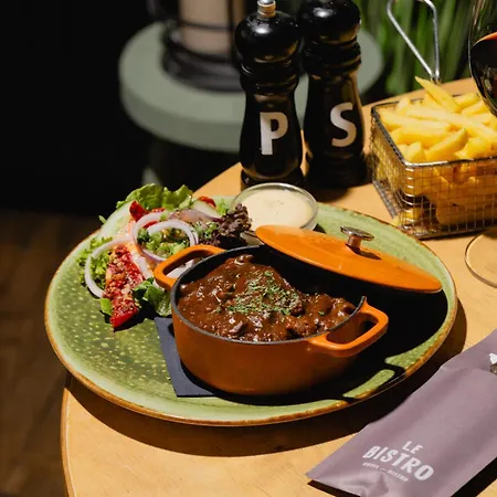Le Bistro Hotel